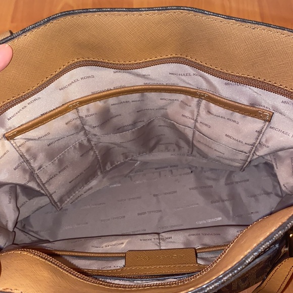 Michael Kors Jet Set Travel Tote Bag - Picture 5 of 7